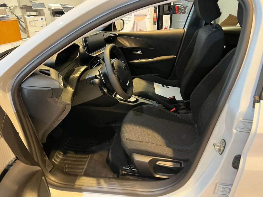 Peugeot 208 nuova a Milano (11)