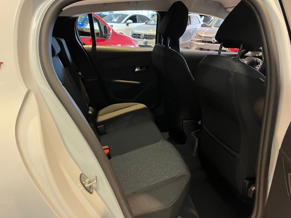 Peugeot 208 nuova a Milano (13)