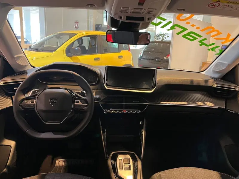 Peugeot 208 nuova a Milano (15)