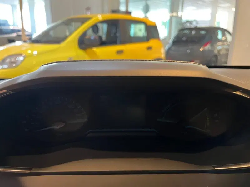 Peugeot 208 nuova a Milano (18)