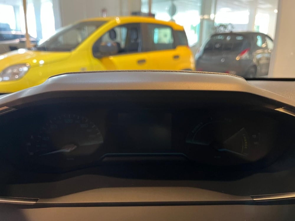 Peugeot 208 nuova a Milano (18)