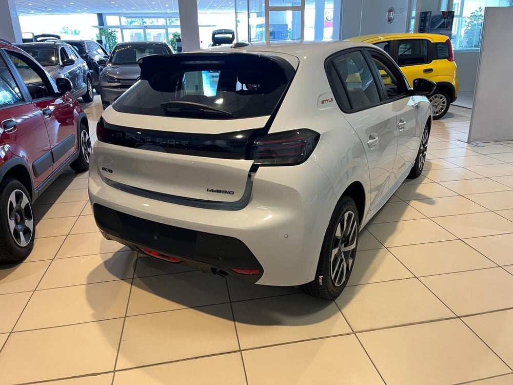 Peugeot 208 nuova a Milano (7)