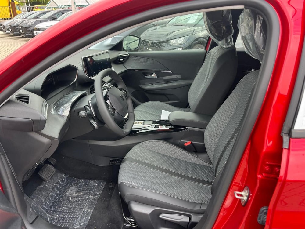 Peugeot 208 nuova a Milano (11)