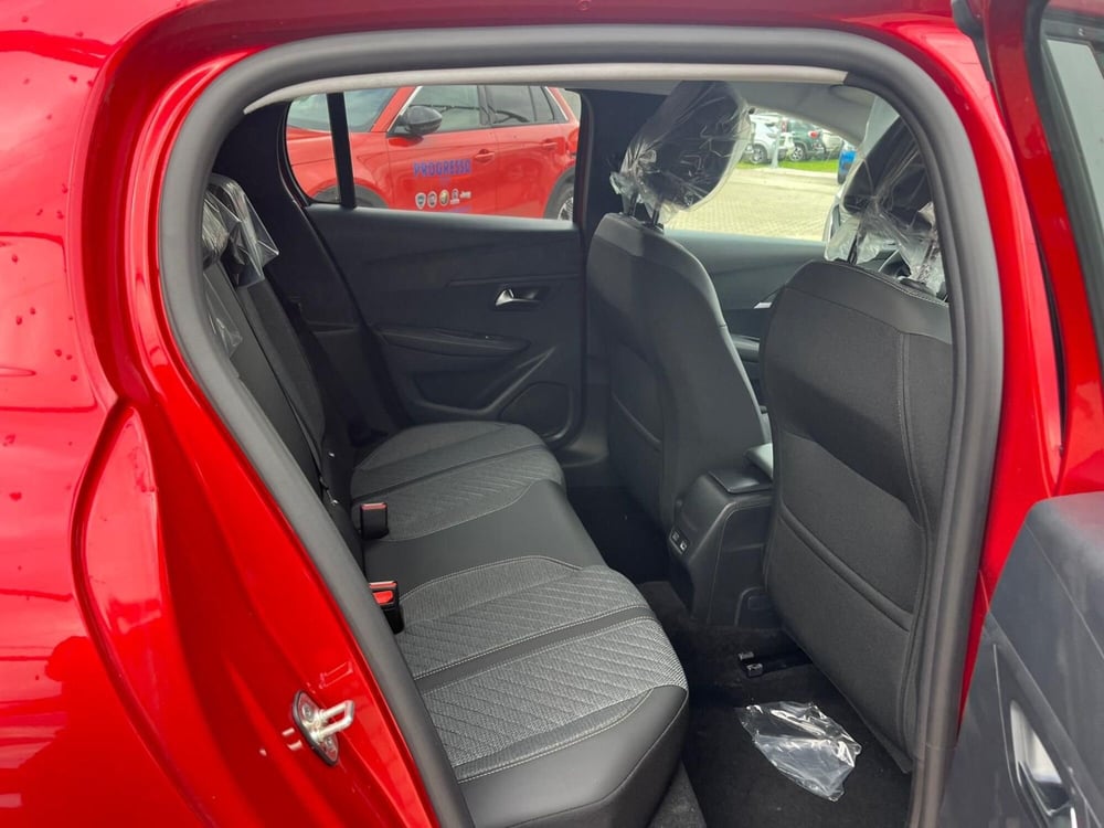 Peugeot 208 nuova a Milano (13)