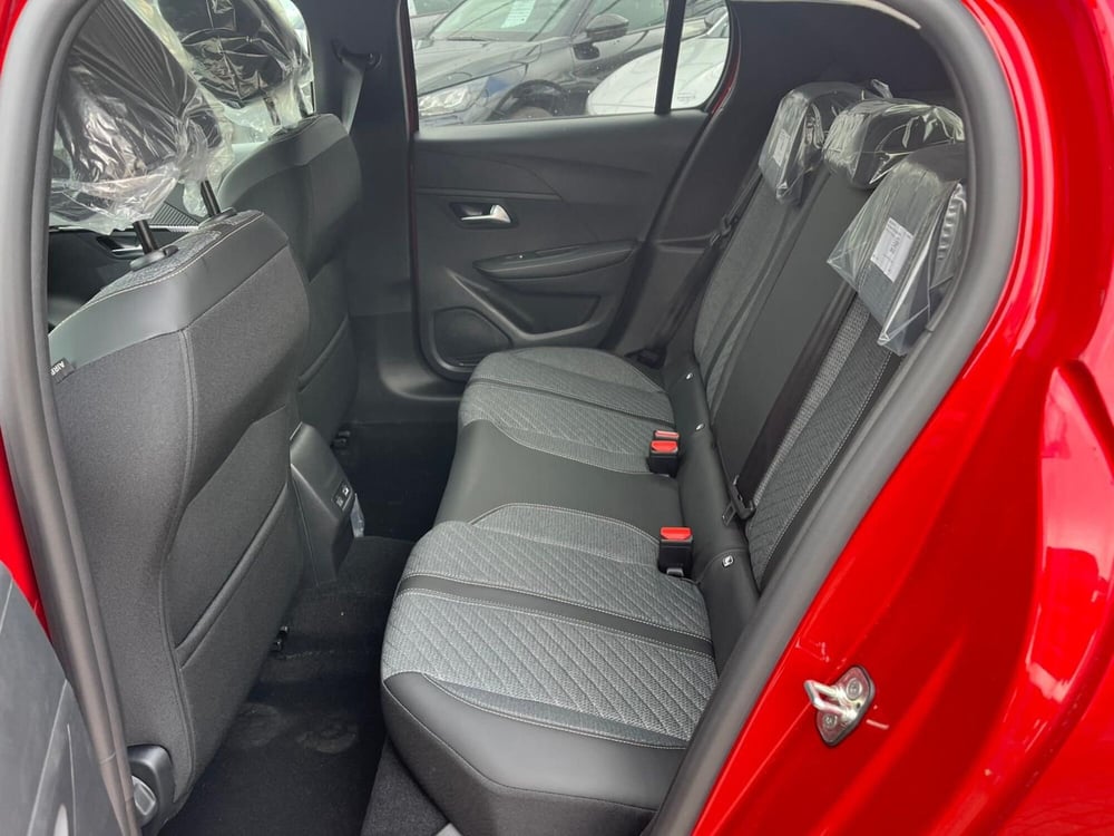 Peugeot 208 nuova a Milano (14)
