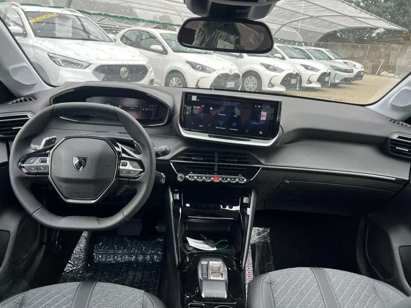 Peugeot 208 nuova a Milano (15)