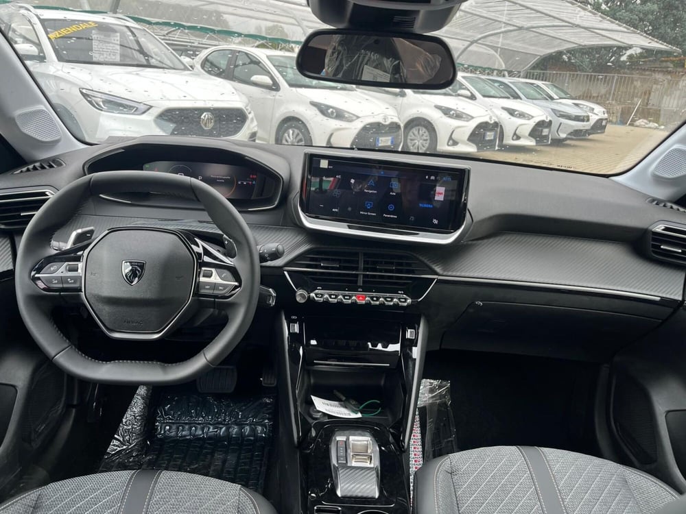 Peugeot 208 nuova a Milano (15)