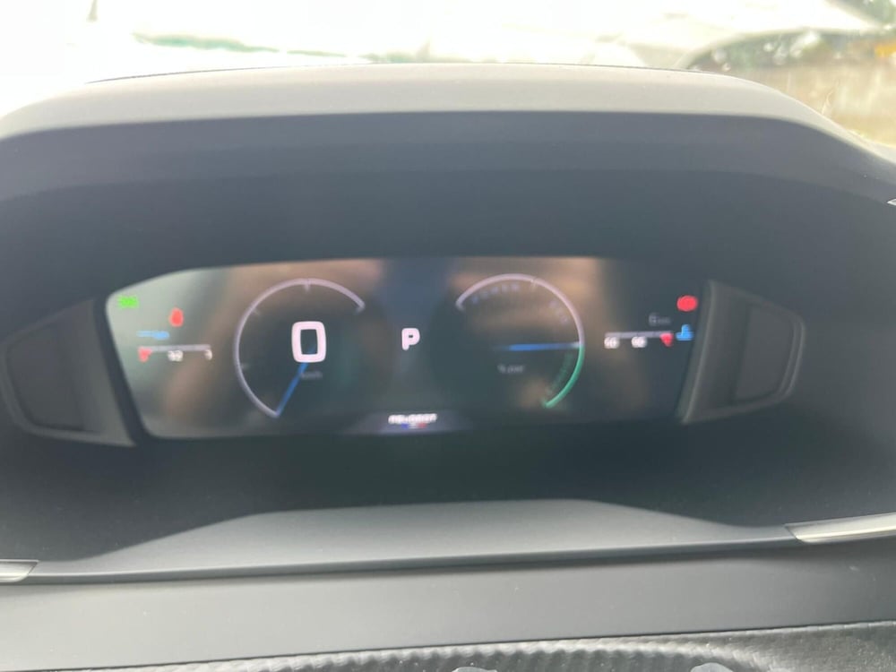 Peugeot 208 nuova a Milano (18)
