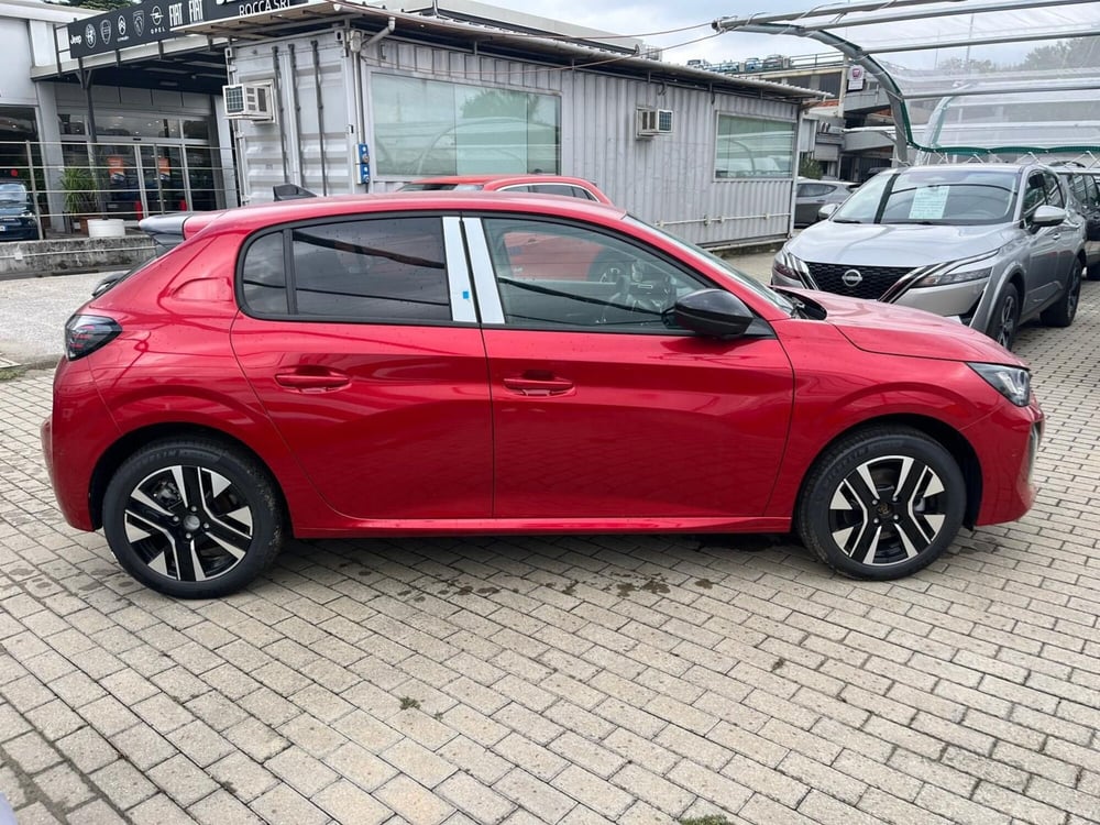 Peugeot 208 nuova a Milano (4)