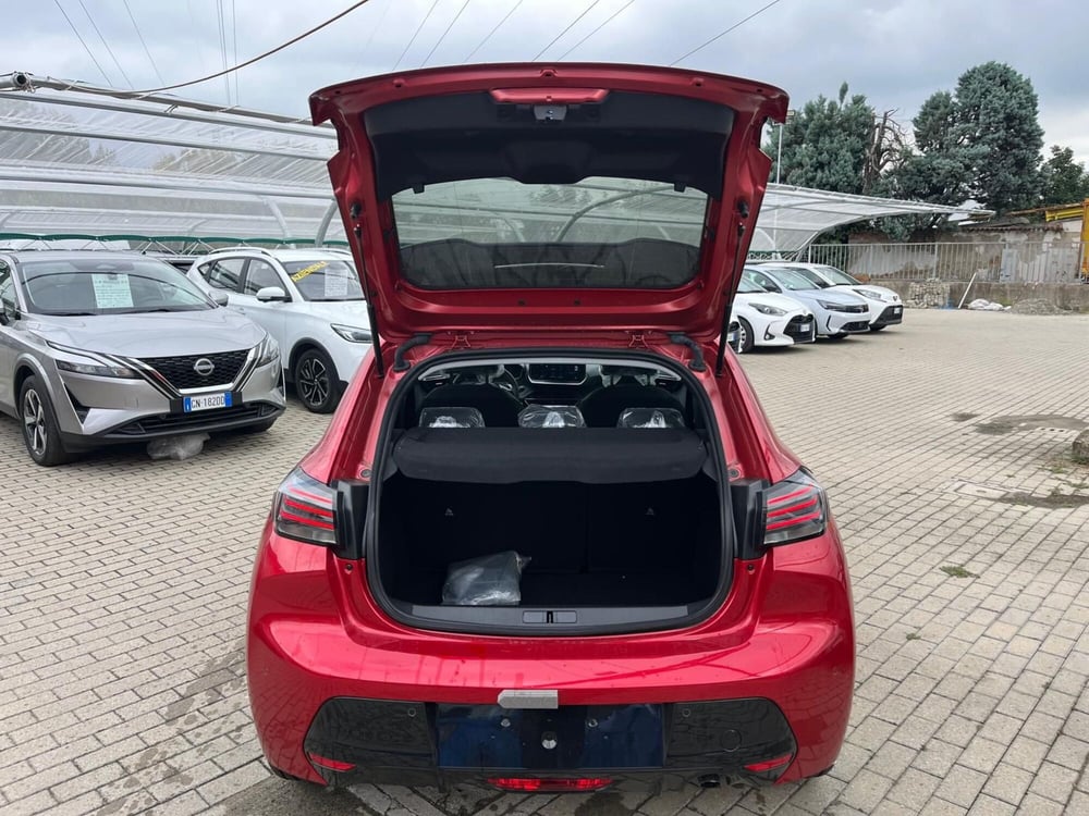 Peugeot 208 nuova a Milano (9)