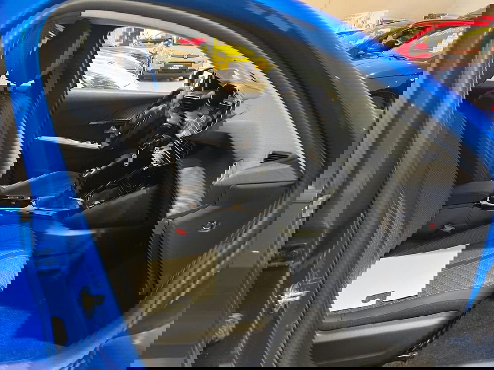 Peugeot 208 nuova a Milano (11)