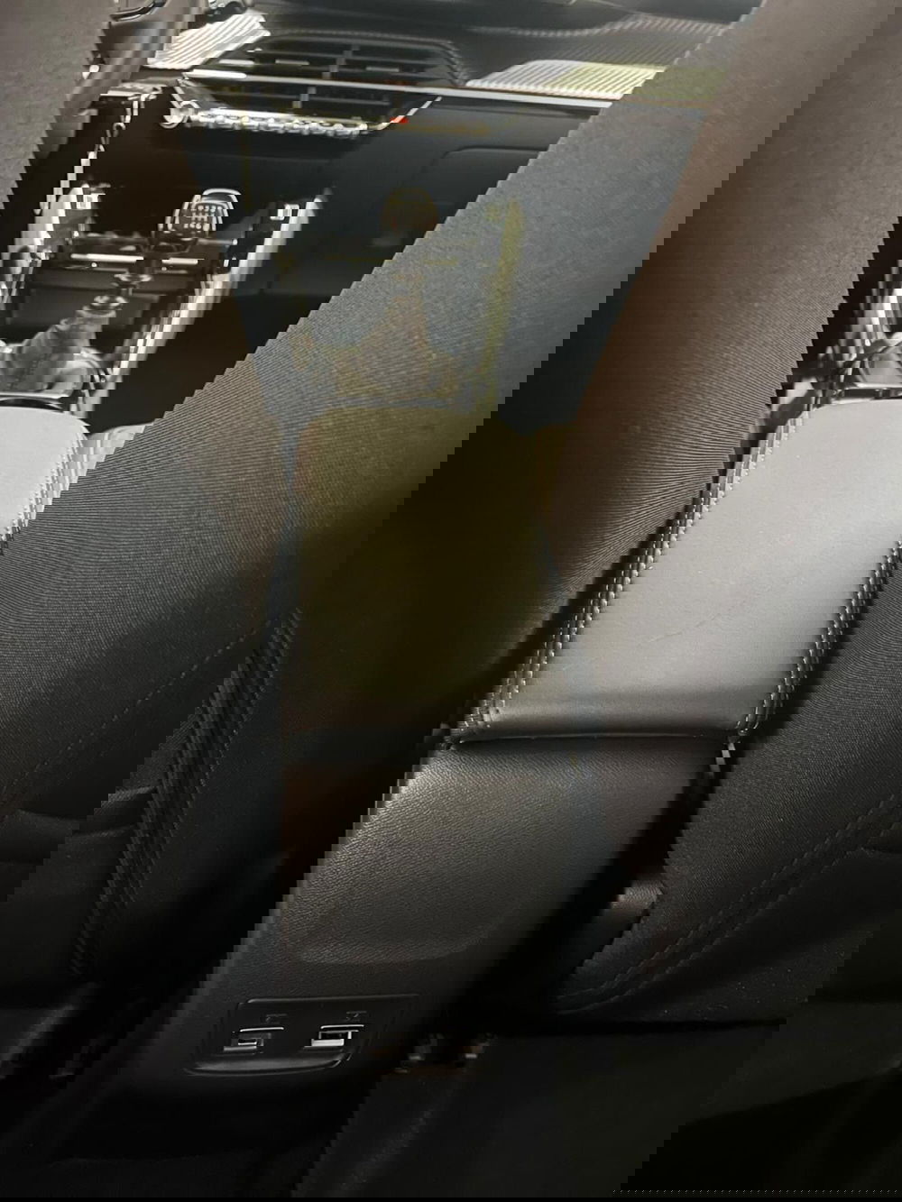 Peugeot 208 nuova a Milano (17)