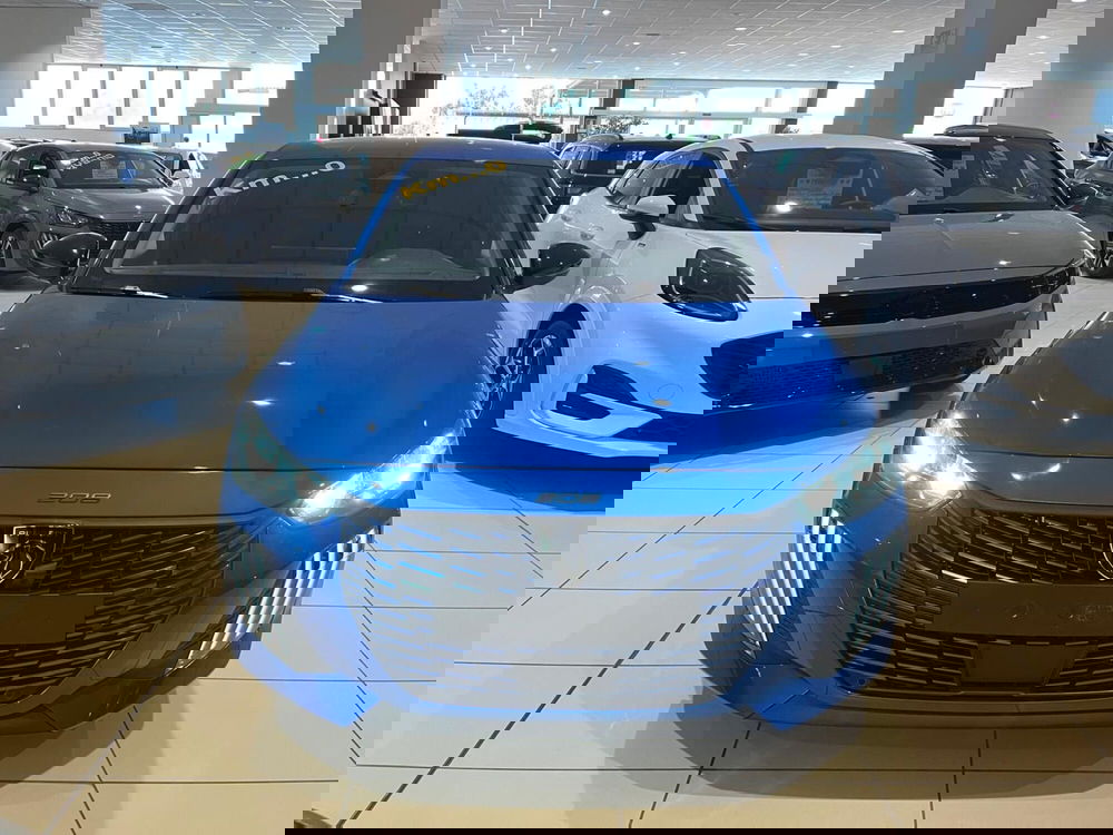 Peugeot 208 nuova a Milano (2)