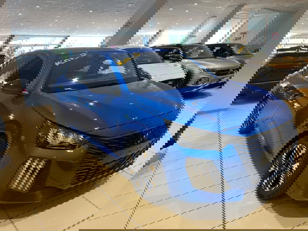 Peugeot 208 nuova a Milano (3)