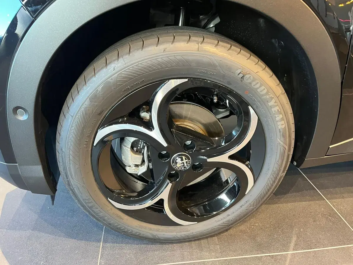 Alfa Romeo Junior nuova a Milano (11)