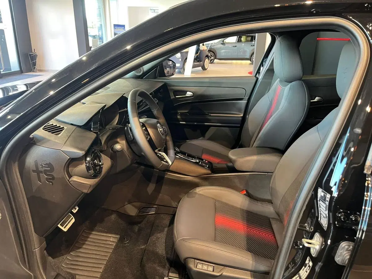 Alfa Romeo Junior nuova a Milano (12)