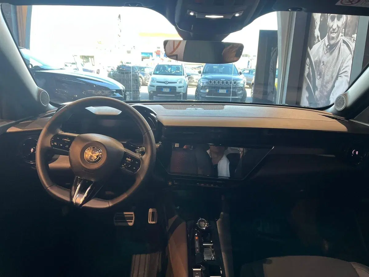 Alfa Romeo Junior nuova a Milano (16)