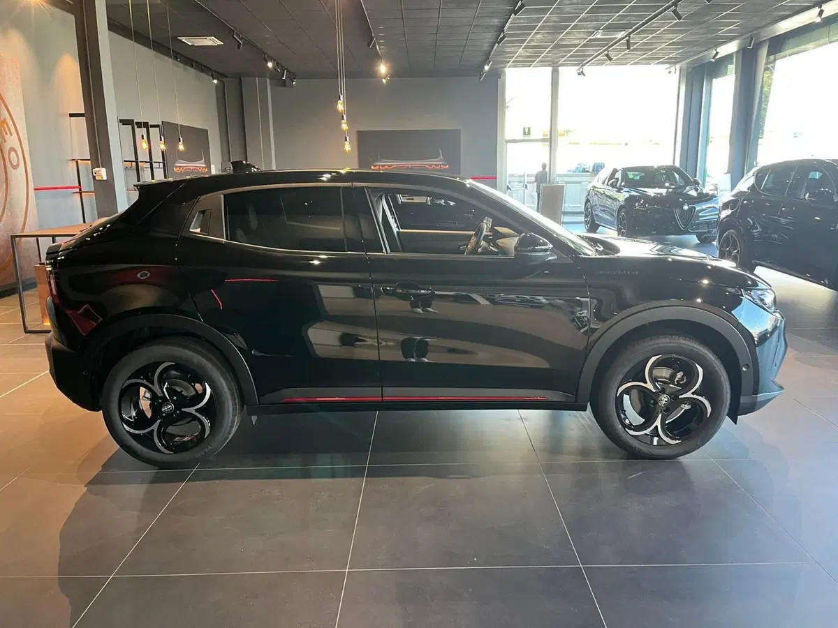 Alfa Romeo Junior nuova a Milano (4)