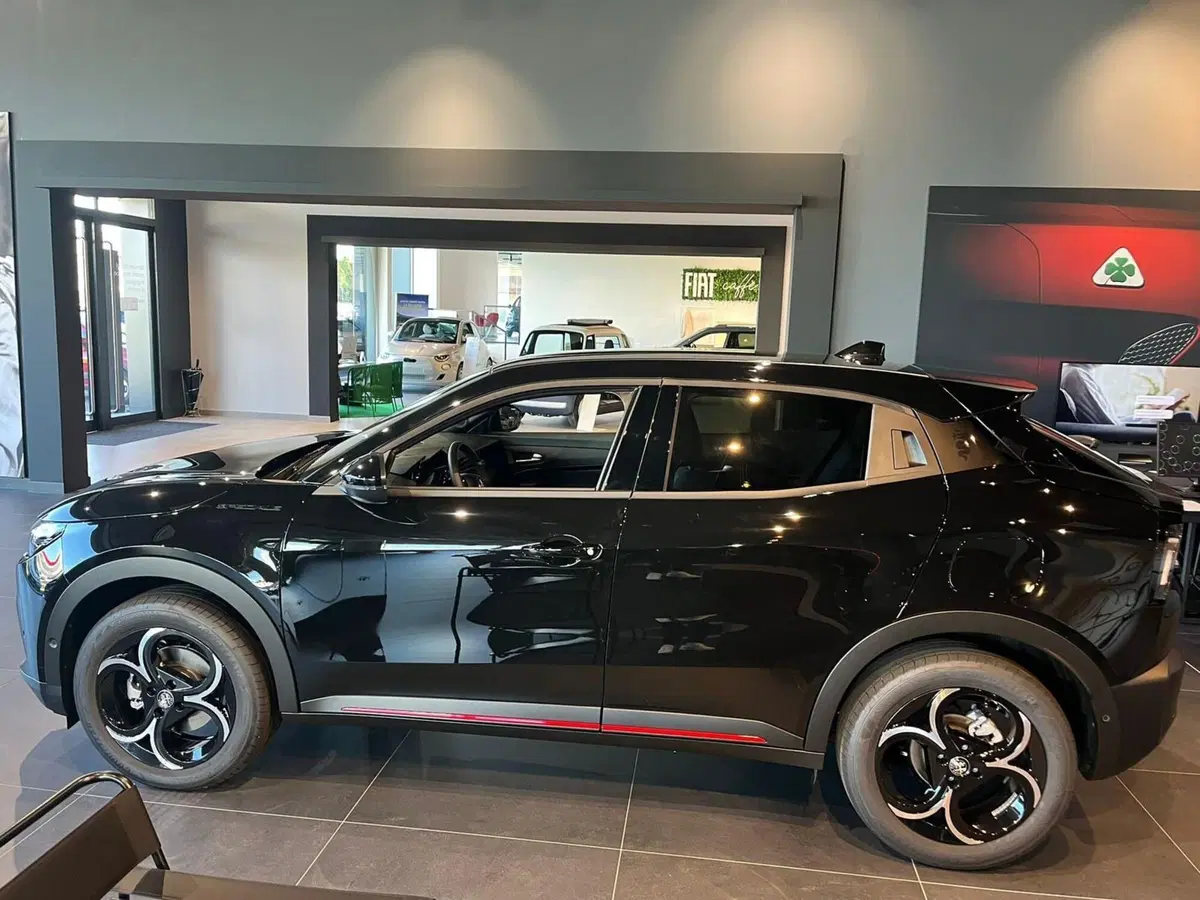 Alfa Romeo Junior nuova a Milano (5)