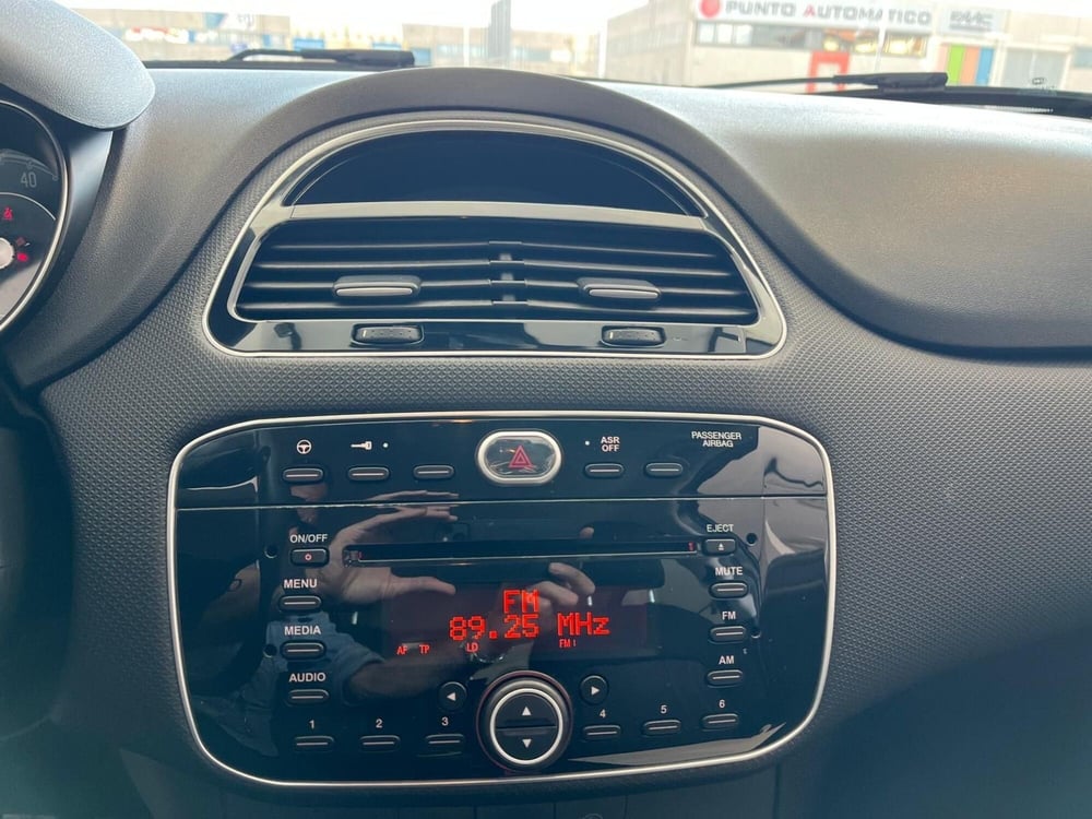 Fiat Punto usata a Milano (16)