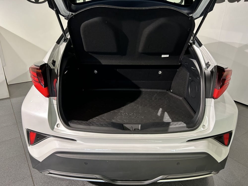 Toyota Toyota C-HR usata a Milano (11)
