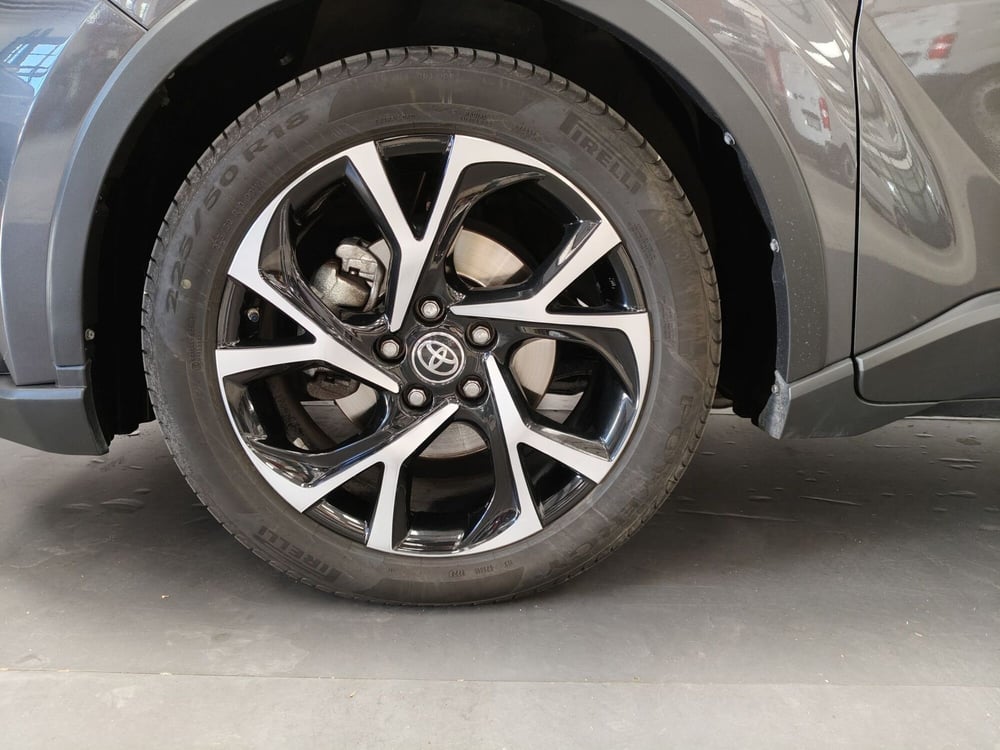 Toyota Toyota C-HR usata a Frosinone (18)