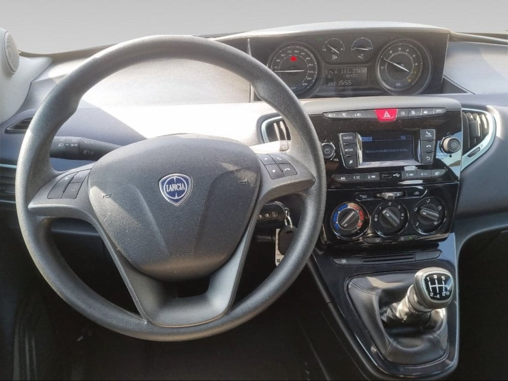 Lancia Ypsilon usata a Pisa (8)