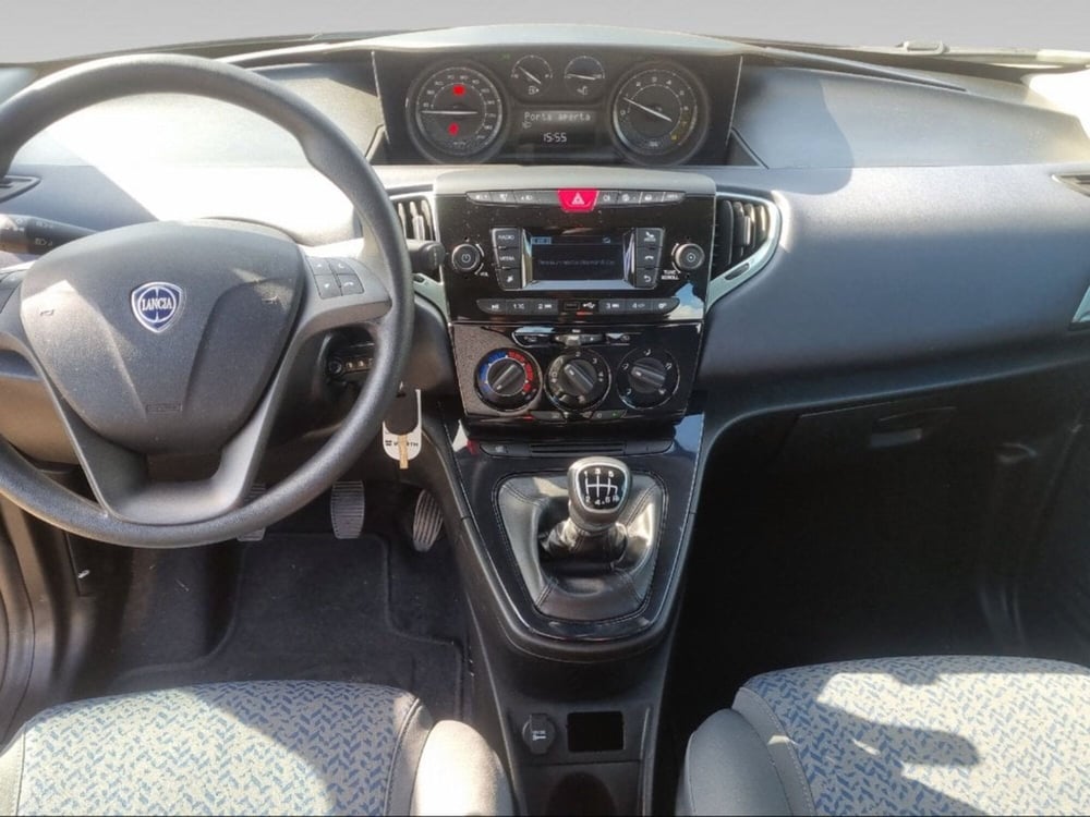 Lancia Ypsilon usata a Pisa (9)