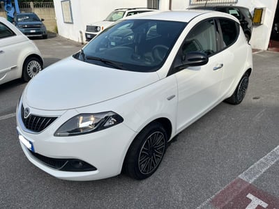 Lancia Ypsilon 1.0 FireFly 5 porte S&amp;S Hybrid Ecochic Gold del 2023 usata a Altopascio