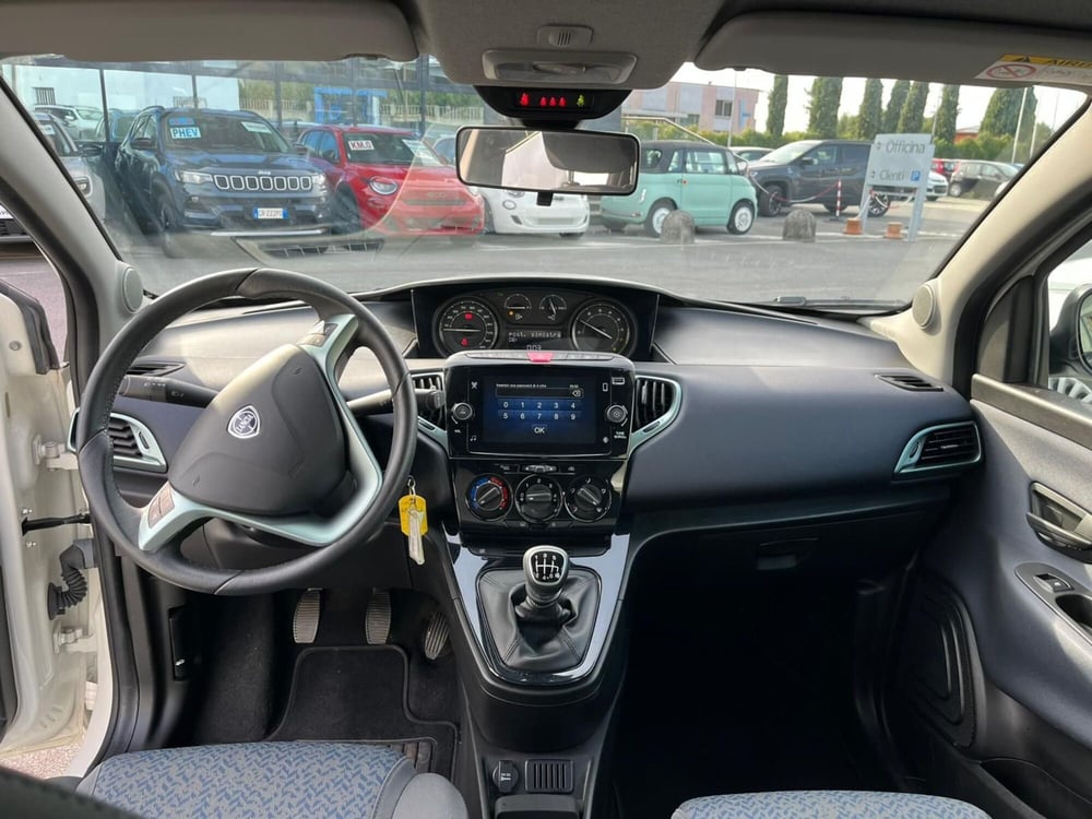 Lancia Ypsilon usata a Lucca (13)