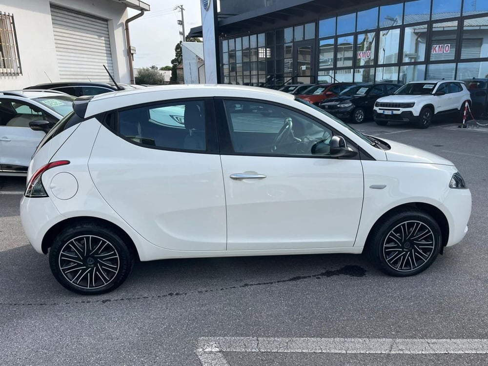 Lancia Ypsilon usata a Lucca (4)