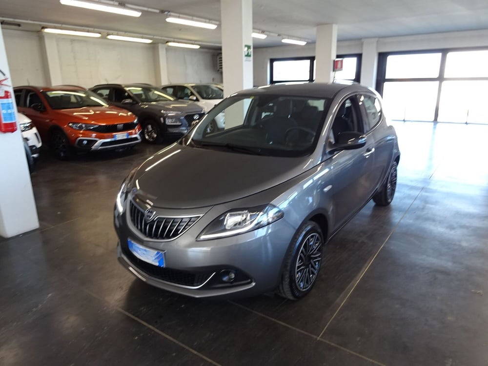 Lancia Ypsilon usata a Lucca