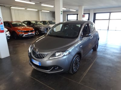 Lancia Ypsilon 1.0 FireFly 5 porte S&amp;S Hybrid Ecochic Gold del 2024 usata a Lucca