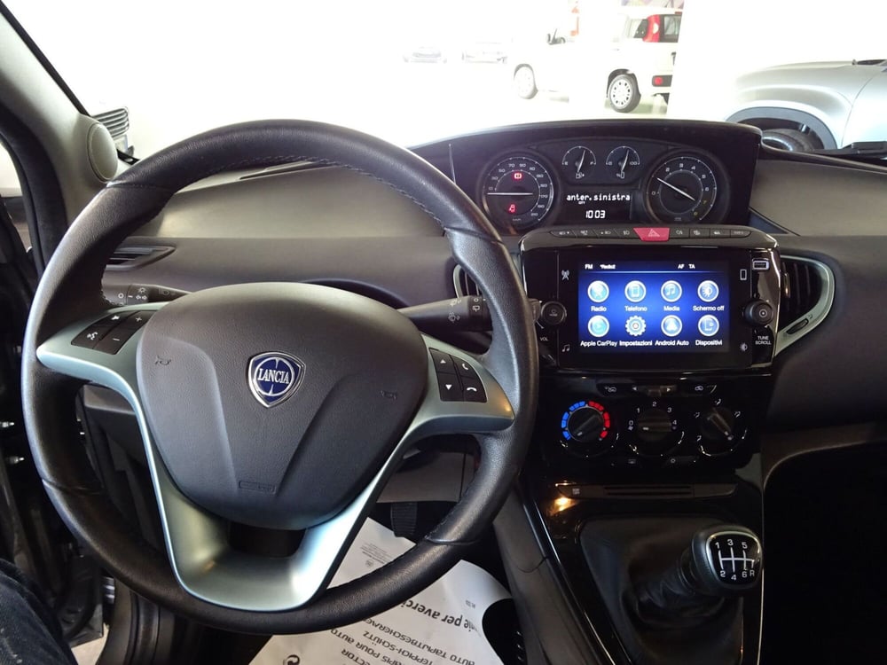 Lancia Ypsilon usata a Lucca (10)