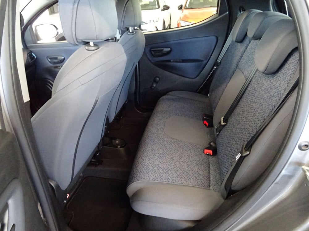Lancia Ypsilon usata a Lucca (14)