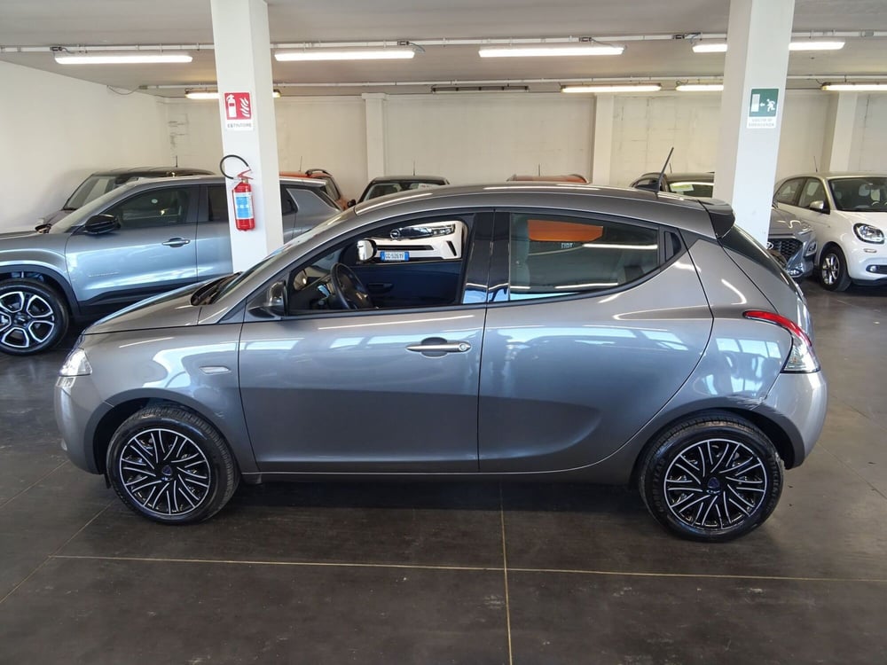 Lancia Ypsilon usata a Lucca (2)