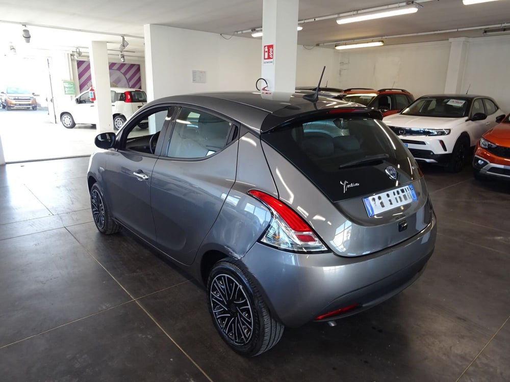 Lancia Ypsilon usata a Lucca (3)
