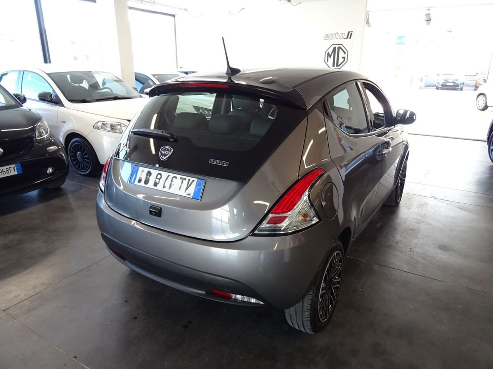 Lancia Ypsilon usata a Lucca (4)