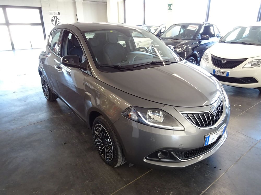 Lancia Ypsilon usata a Lucca (6)