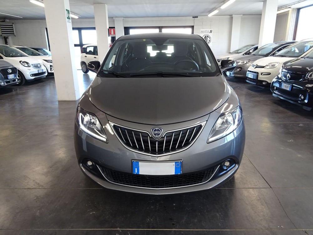 Lancia Ypsilon usata a Lucca (7)