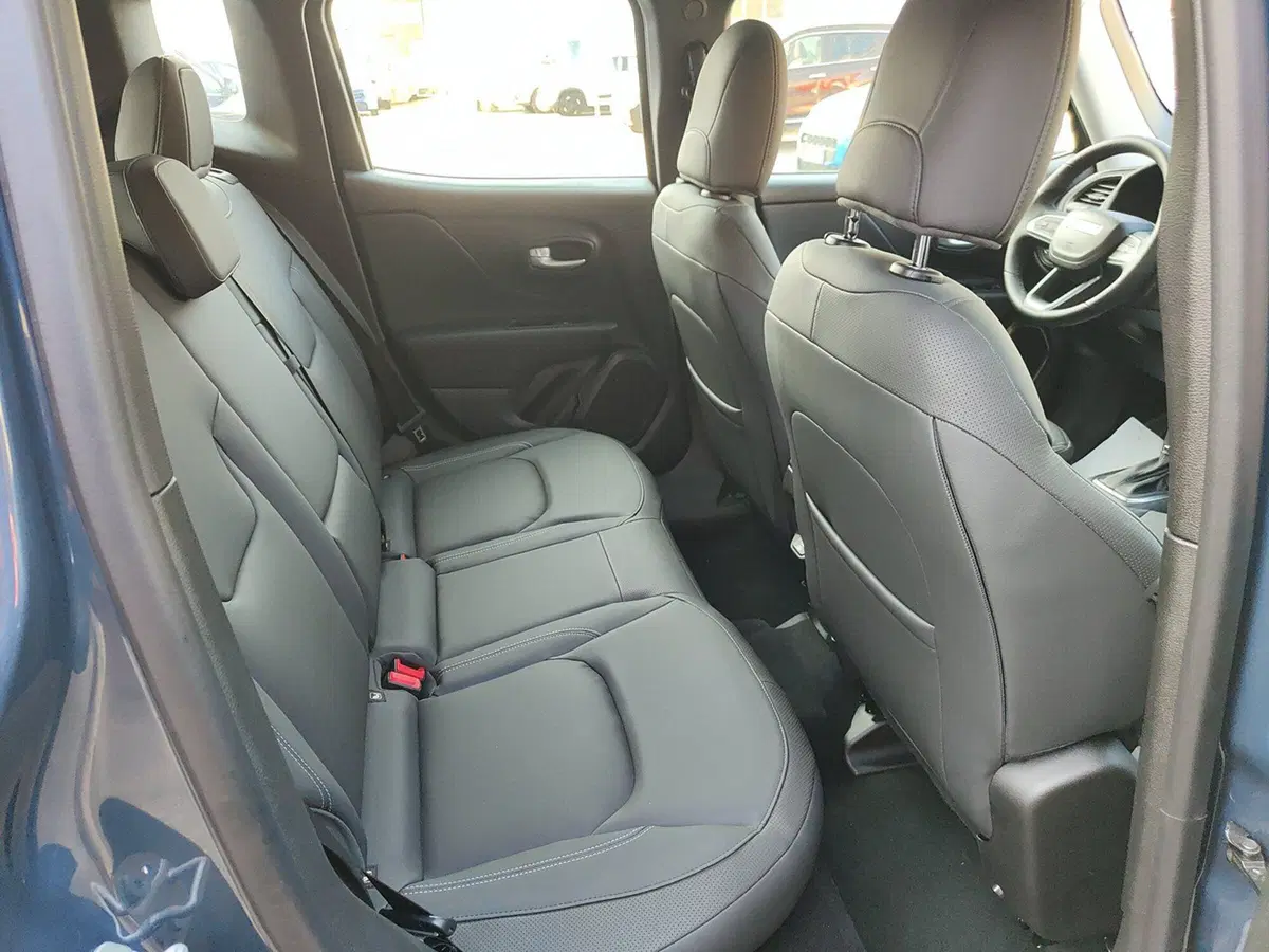 Jeep Renegade nuova a Torino (18)