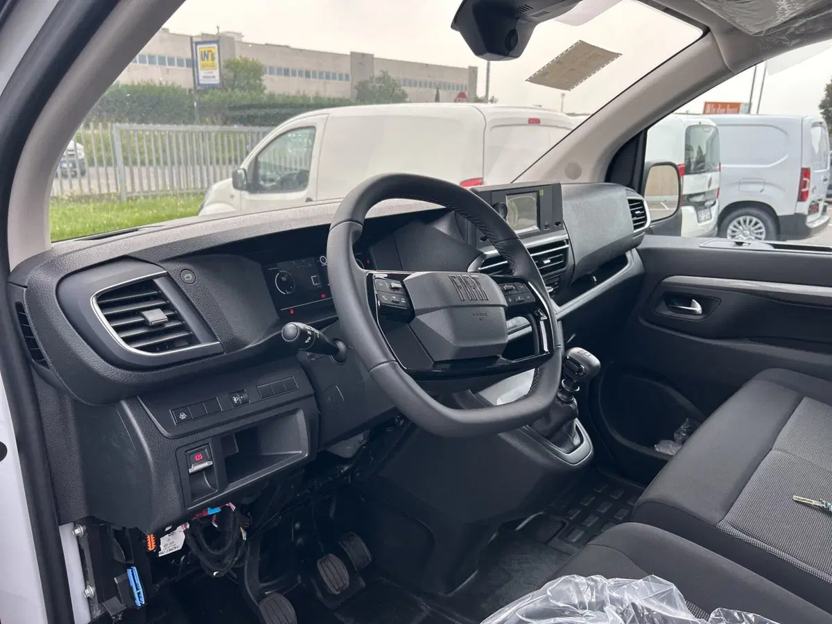 Fiat Scudo Furgone nuova a Bergamo (12)