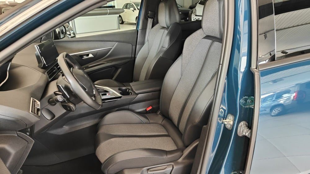 Peugeot 5008 usata a Milano (10)