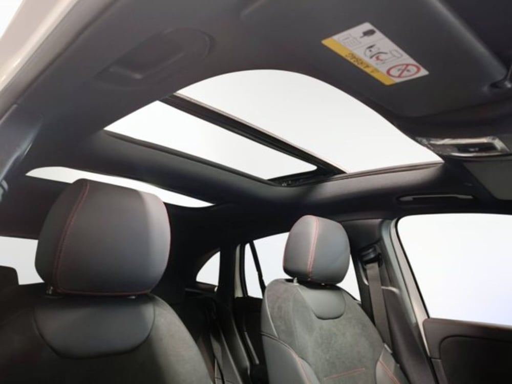 Mercedes-Benz GLA SUV nuova a Teramo (13)