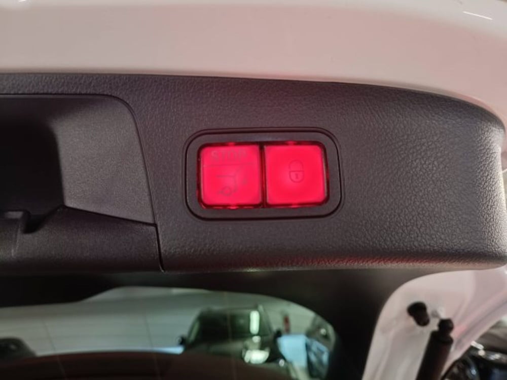 Mercedes-Benz GLA SUV nuova a Teramo (15)