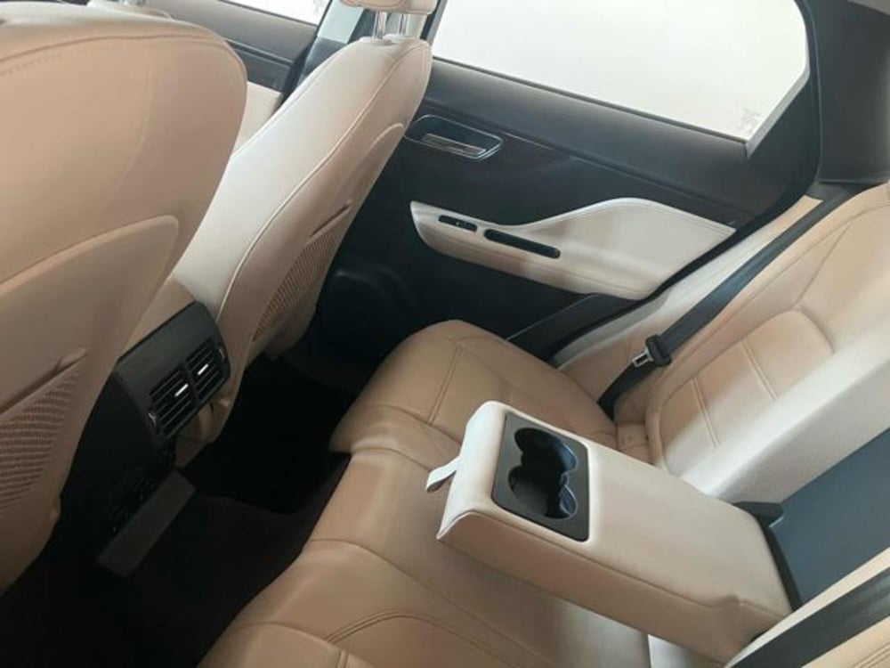 Jaguar F-Pace usata a Lucca (6)