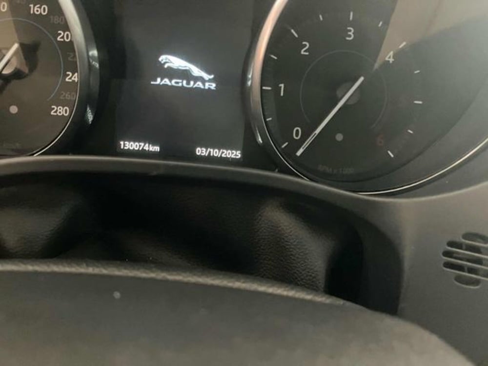 Jaguar F-Pace usata a Lucca (8)