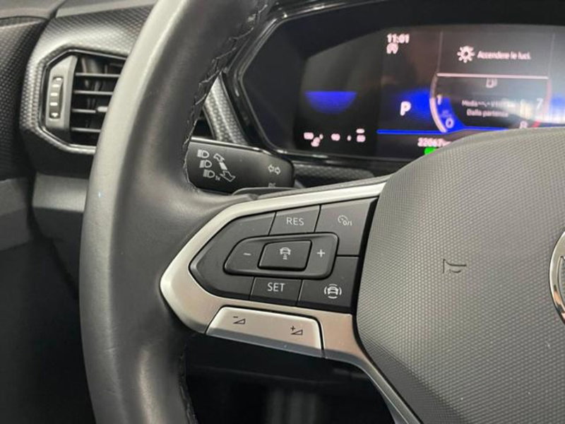Volkswagen T-Cross usata a Como (11)
