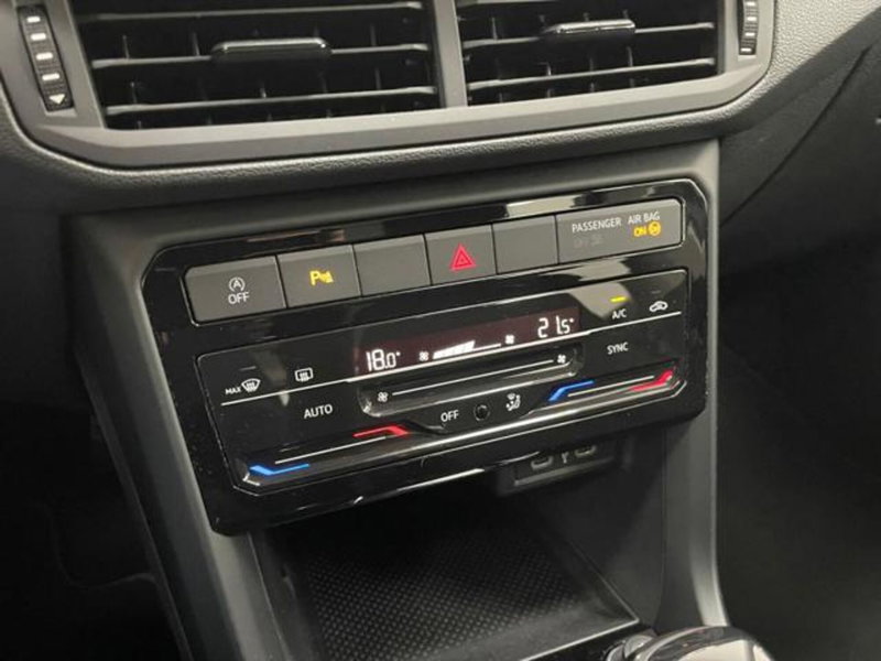 Volkswagen T-Cross usata a Como (18)