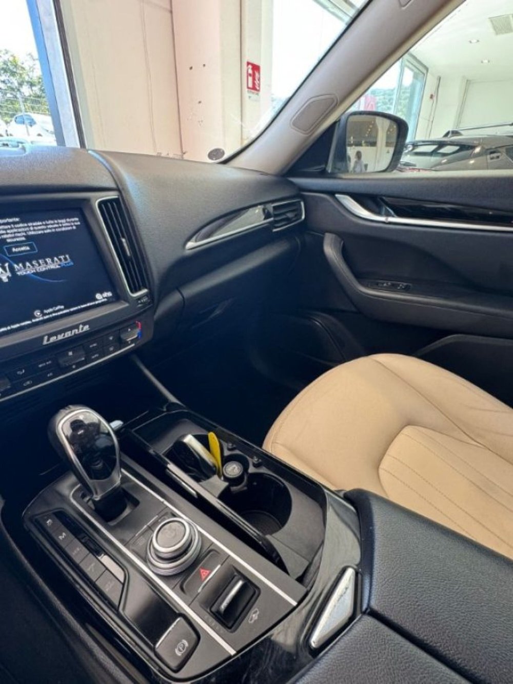 Maserati Levante usata a Sassari (12)